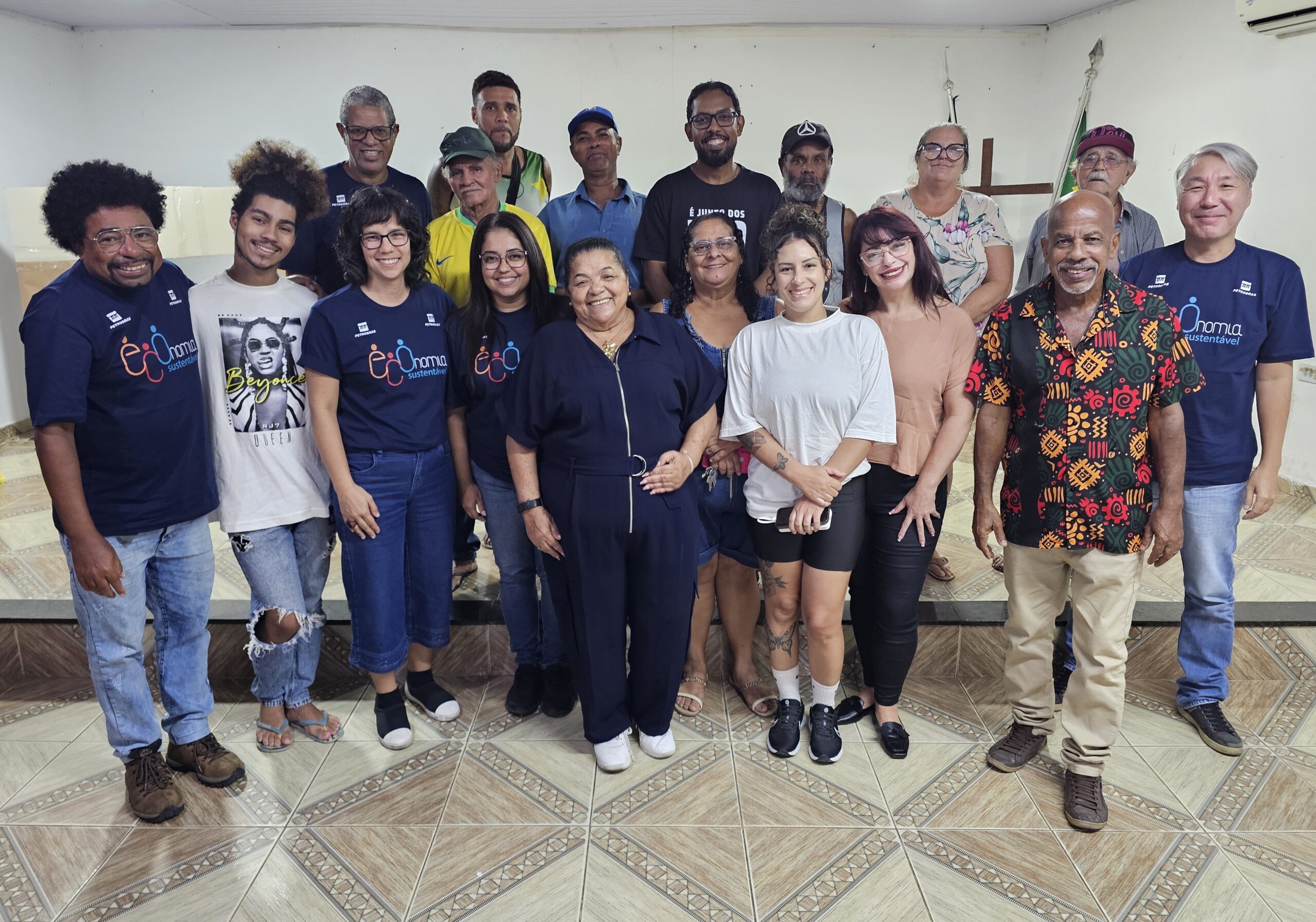 Participantes da reunião com a comunidade pesqueira na Vila dos Pescadores