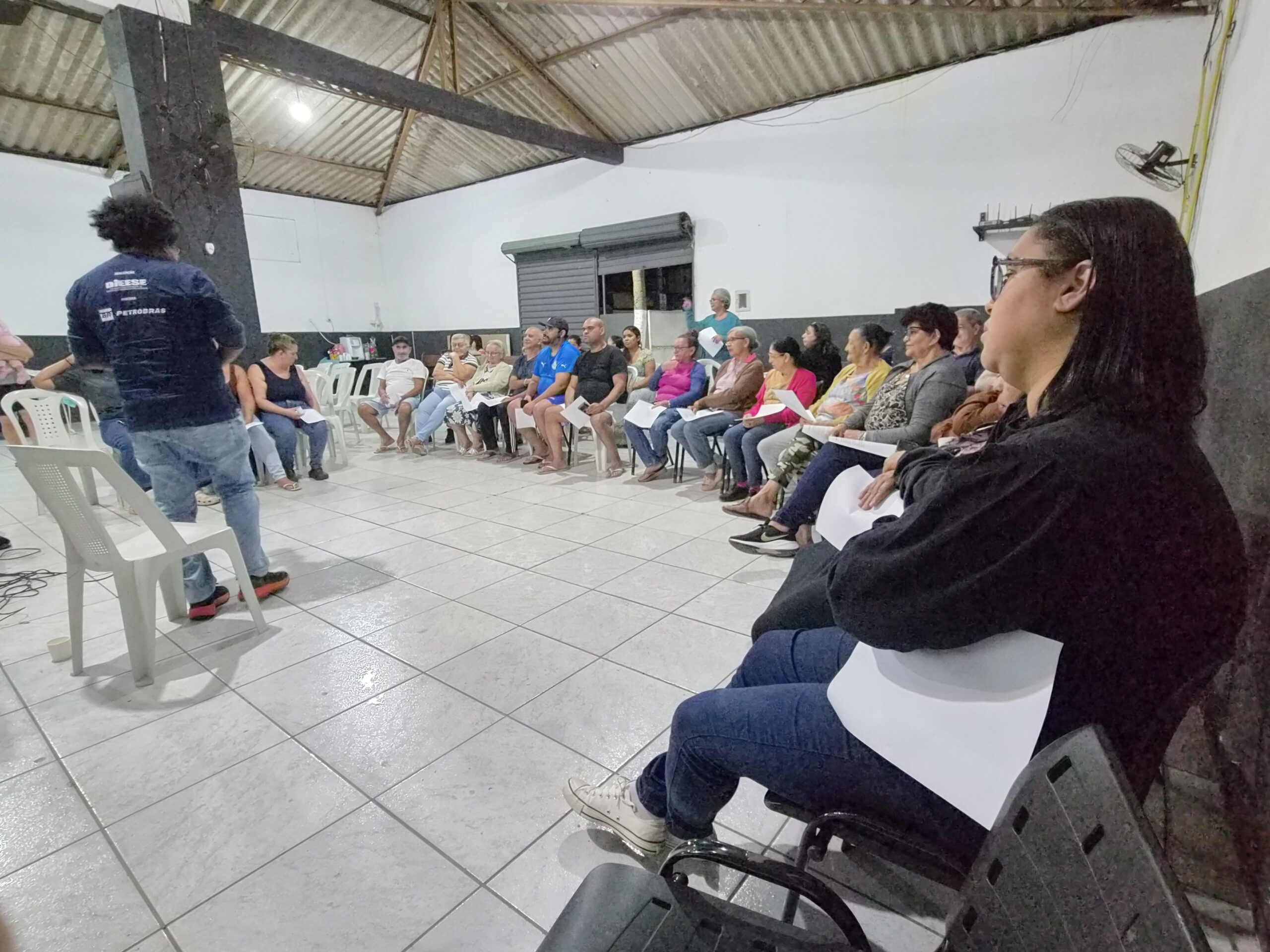 Rodas de diálogo fomentam autonomia econômica com foco no trabalho associado